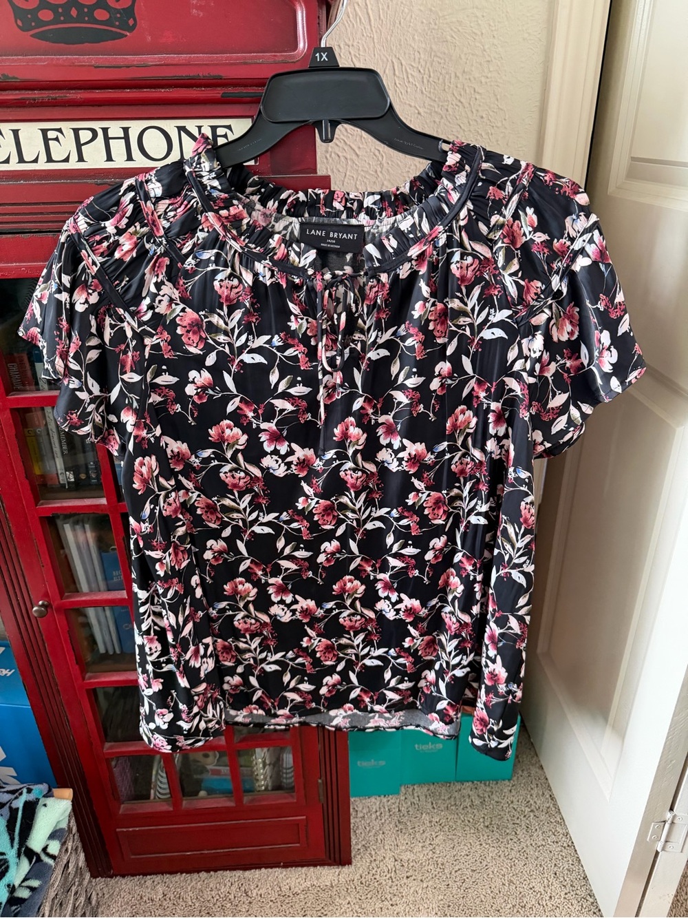 Lane Bryant 14/16 Black Pink Floral Ruffle Keyhole Blouse Plus Size